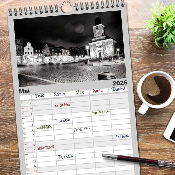Produktbild: Familienplaner 2026 - Ein Blick auf Husum mit 5 Spalten (Wandkalender, 21 x 45 cm) CALVENDO