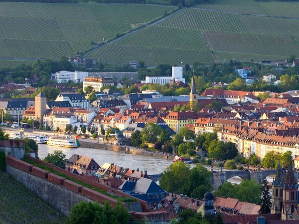Produktbild: CALVENDO Puzzle W&uuml;rzburg | 1000 Teile Lege-Gr&ouml;&szlig;e 64x48cm Foto-Puzzle f&uuml;r gl&uuml;ckliche Stunden