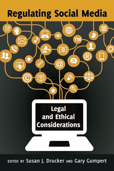Produktbild: Regulating Social Media