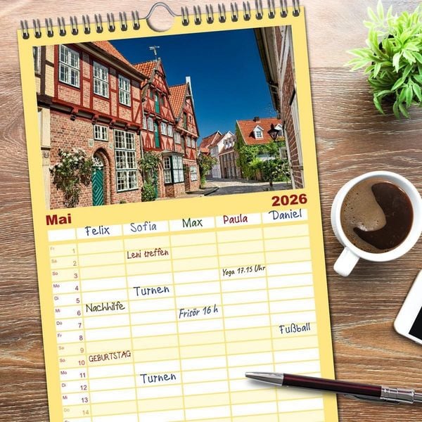 Produktbild: Familienplaner 2026 - L&Uuml;NEBURG Ein- und Ausblicke von Andreas Voigt mit 5 Spalten (Wandkalender, 21 x 45 cm) CALVENDO