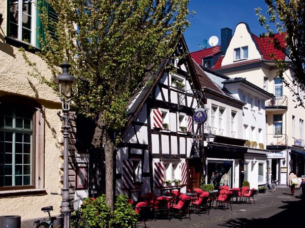 Produktbild: CALVENDO Puzzle Hauptstrasse | 1000 Teile Lege-Gr&ouml;&szlig;e 64x48cm Foto-Puzzle f&uuml;r gl&uuml;ckliche Stunden