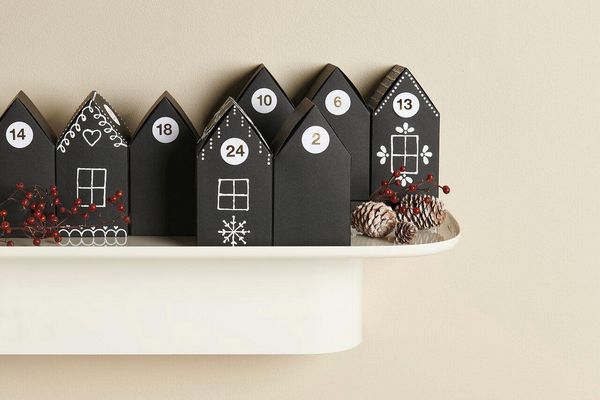 Produktbild: Adventskalender Papph&auml;user, 24 Stk., 15x7,5x7,5cm, MIX