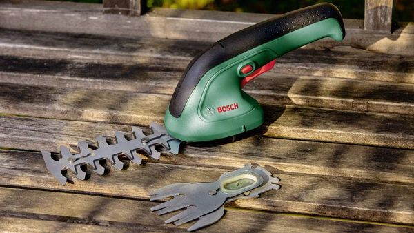 Produktbild: Bosch Home and Garden 0600833303 EasyShear Akku Strauchschere, Grasschere inkl. Akku 3.6 V Li-Ion
