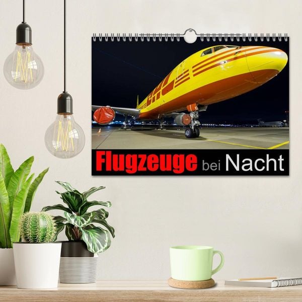 'Flugzeuge bei Nacht (Wandkalender 2025 DIN A4 quer), CALVENDO