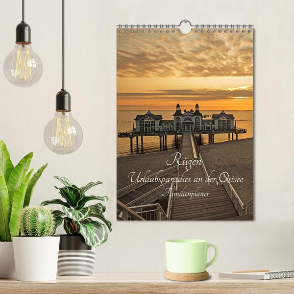 Produktbild: R&uuml;gen - Urlaubsparadies an der Ostsee - Familienplaner (Wandkalender 2026 DIN A4 hoch), CALVENDO Monatskalender