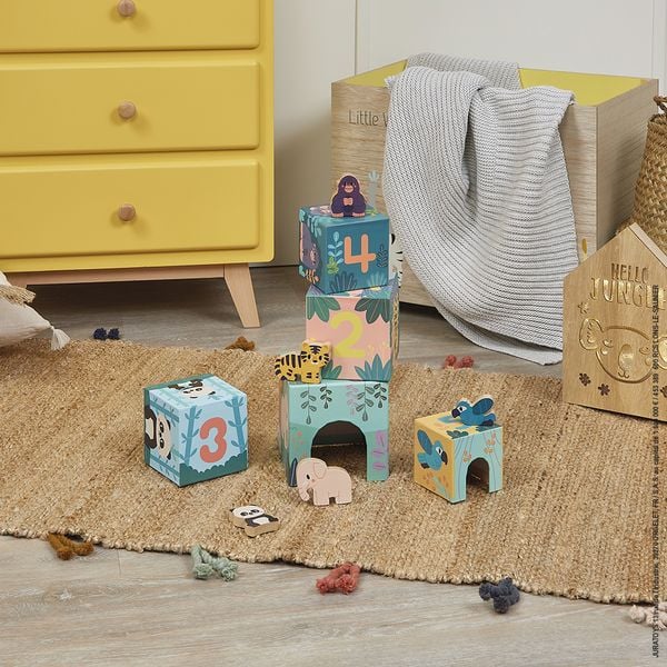 Produktbild: 5-st&ouml;ckige Tierpyramide aus Pappe mit 5 Holzfiguren &ndash; Stapelspiel ab 1 Jahr