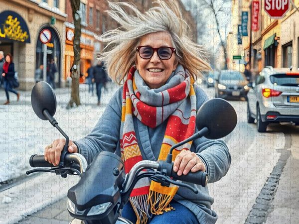 Produktbild: CALVENDO Puzzle Seniorin auf dem E-Scooter | 1000 Teile Lege-Gr&ouml;&szlig;e 64x48cm Foto-Puzzle f&uuml;r gl&uuml;ckliche Stunden