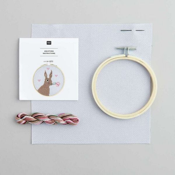 Produktbild: Stickpackung Gez&auml;hlter Kreuzstich, Romantischer Hase, &Oslash;10cm