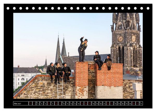 Produktbild: Schornsteinfeger &uuml;ber Berlin - Die Gl&uuml;cksbringer auf den D&auml;chern der Hauptstadt (Tischkalender 2027 DIN A5 quer), CALVENDO Monatskalender