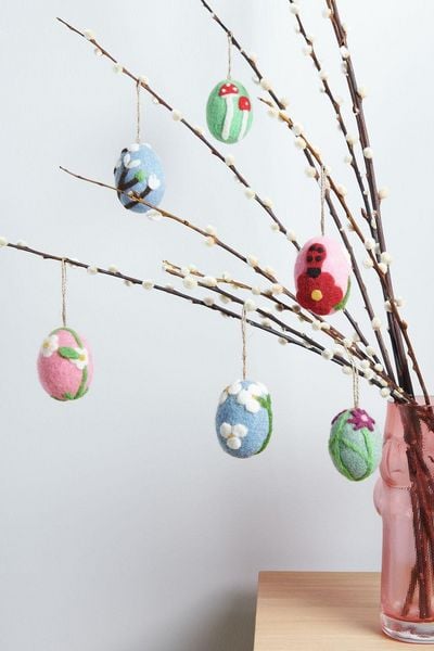 Produktbild: Aufh&auml;nger Filz-Ei Marienk&auml;fer auf Bl&uuml;te, Rosa, 7,8 x &Oslash; 5,8cm