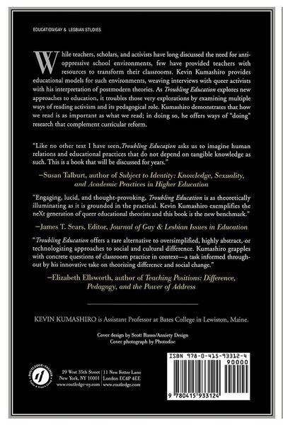 Produktbild: Troubling Education
