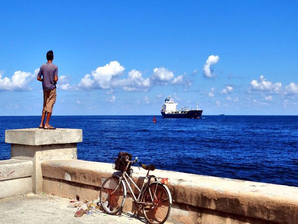 Produktbild: CALVENDO Puzzle Das Frachtschiff MIRABEAU an der Hafeneinfahrt von Havanna | 1000 Teile Lege-Gr&ouml;&szlig;e 64x48cm Foto-Puzzle f&uuml;r gl&uuml;ckliche Stunden