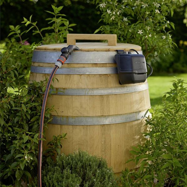 Produktbild: GARDENA Akku-Regenfasspumpe 2400 ComfortAutomatic 18V P4A solo Regenwassernutzungsanlage 2400 l/h 1.8 m