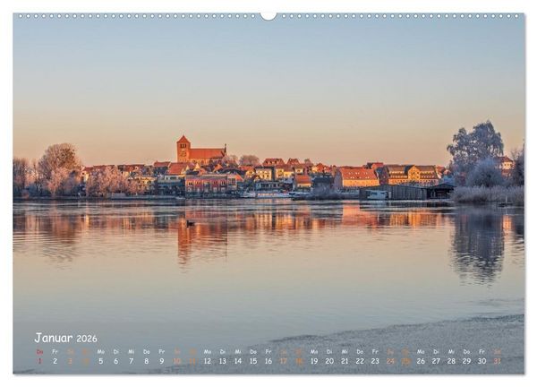 Produktbild: Zwischen See und Himmel - Waren (M&uuml;ritz) im Wandel der Jahreszeiten (Wandkalender 2026 DIN A2 quer), CALVENDO Monatskalender