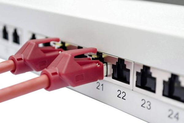 Produktbild: Digitus DN-91624S-EA 24 Port Netzwerk-Patchpanel 483 mm (19") CAT 6a 1 HE Lichtgrau (RAL 7035) Best&uuml;ckt