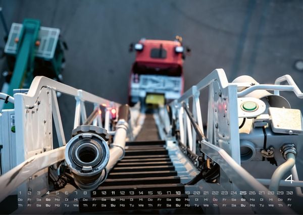 Produktbild: FIREFIGHTER - Retter in der Not - Feuerwehr - 2027 - Kalender DIN A3