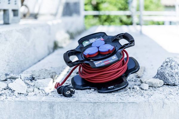 Produktbild: Brennenstuhl 1169717100 Strom Verl&auml;ngerungskabel Schwarz, Rot 10.00 m AT-N05V3V3-F 3G 1,5 mm&sup2;
