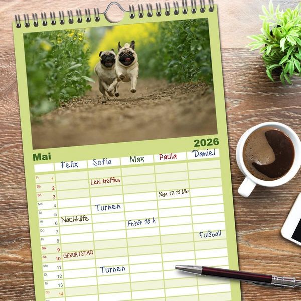 Produktbild: Familienplaner 2026 - Der MOPS-Kalender mit 5 Spalten (Wandkalender, 21 x 45 cm) CALVENDO
