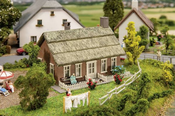 Produktbild: Faller 131318 H0 Norddeutsches Reetdachhaus
