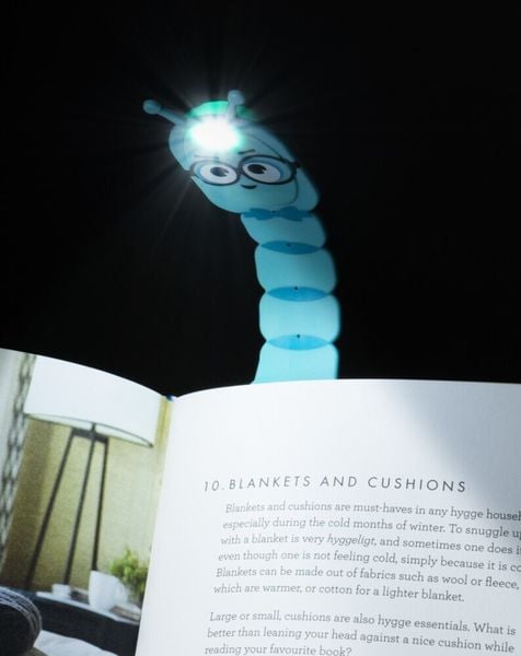 Produktbild: Bookworm Flexilight Leselicht (Blau) - 2 in 1 Leselampe & Lesezeichen - LED Leselicht - Geschenk für Leser, Buchliebhaber - Deutsche Ausgabe