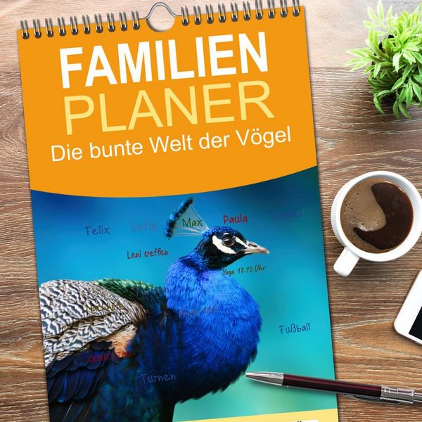 Produktbild: Familienplaner 2026 - Die bunte Welt der V&ouml;gel mit 5 Spalten (Wandkalender, 21 x 45 cm) CALVENDO