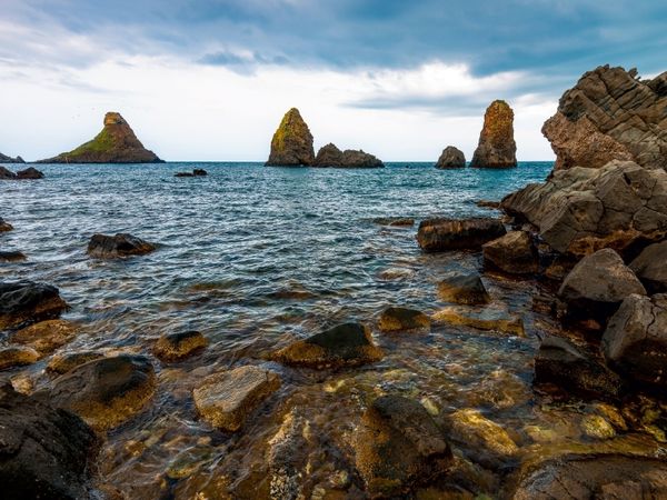 Produktbild: CALVENDO Puzzle Isole dei ciclopi ("Zyklopen-Inseln"), Aci Trezza | 1000 Teile Lege-Gr&ouml;&szlig;e 64x48cm Foto-Puzzle f&uuml;r gl&uuml;ckliche Stunden