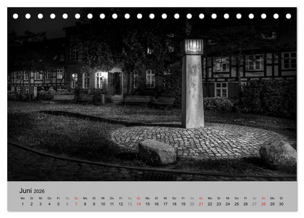 Produktbild: Hansestadt Stralsund bei Nacht (mit GPS-Koordinaten) (Tischkalender 2026 DIN A5 quer), CALVENDO Monatskalender