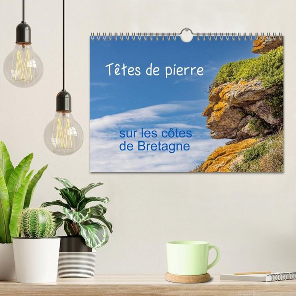 Produktbild: T&ecirc;tes de pierre sur les c&ocirc;tes de Bretagne (Calendrier mural 2026 DIN A4 vertical), CALVENDO calendrier mensuel