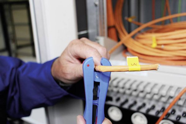 Produktbild: WEICON TOOLS 10033530 Data-Strip No.30 Kabelentmanteler Geeignet f&uuml;r Datenkabel, Telefonleitungen, Steuerleitungen