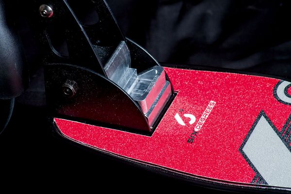 Produktbild: SIX DEGREES Alu Scooter 230/215 mm rot