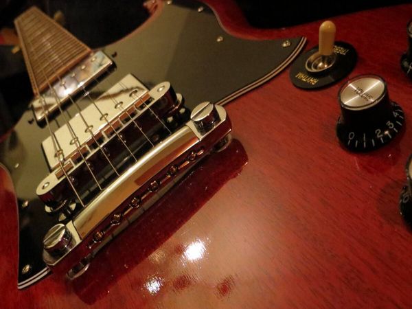 Produktbild: CALVENDO Puzzle Rote E-Gitarre - Closeup | 1000 Teile Lege-Gr&ouml;&szlig;e 64x48cm Foto-Puzzle f&uuml;r gl&uuml;ckliche Stunden