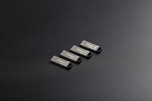 Produktbild: Kingston DataTraveler Kyson USB-Stick Retail 64GB Silber DTKN/64GB USB-A (USB 3.2 Gen 1)