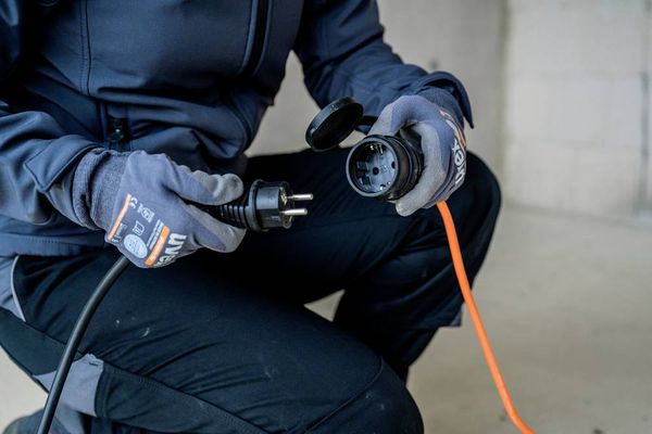 Produktbild: Brennenstuhl 1169960 Strom Verl&auml;ngerungskabel Orange, Schwarz 5 m AT-N05V3V3-F 3G 1,5 mm&sup2; UV-Best&auml;ndig