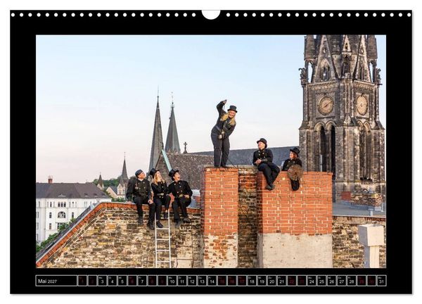 Produktbild: Schornsteinfeger &uuml;ber Berlin - Die Gl&uuml;cksbringer auf den D&auml;chern der Hauptstadt (Wandkalender 2027 DIN A3 quer), CALVENDO Monatskalender