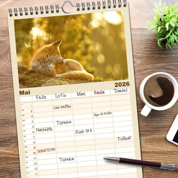 Produktbild: Familienplaner 2026 - Auf den Spuren der Stadtf&uuml;chse mit 5 Spalten (Wandkalender, 21 x 45 cm) CALVENDO