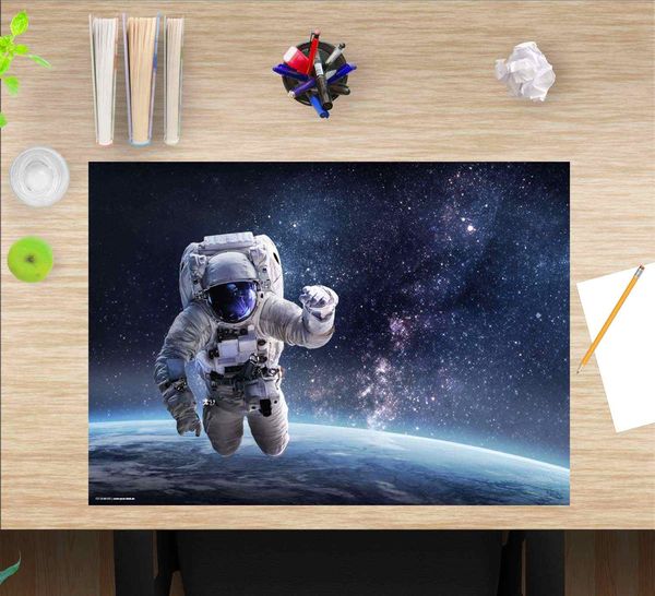 Produktbild: Cover-your-desk Schreibtischunterlage f&uuml;r Kinder und Erwachsene Astronaut im Weltall, aus hochwertigem Vinyl , 60 x 40 cm