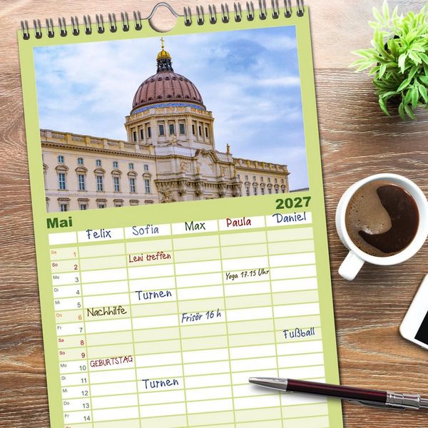 Produktbild: Familienplaner 2027 - Berlin rund ums Jahr mit 5 Spalten (Wandkalender, 21 x 45 cm) CALVENDO