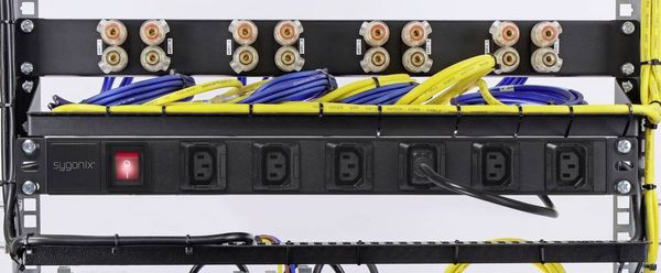 Produktbild: Sygonix SY-6736982 Steckdosenleiste 19 Zoll 6fach Schwarz Schutzkontakt 1St.