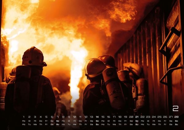 Produktbild: FIREFIGHTER - Retter in der Not - Feuerwehr - 2027 - Kalender DIN A2
