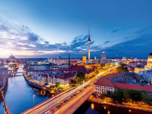 Produktbild: Berlin City Skyline - Panoramablick von der Fischerinsel &uuml;ber die pulsierende Hauptstadt. (Puzzle)