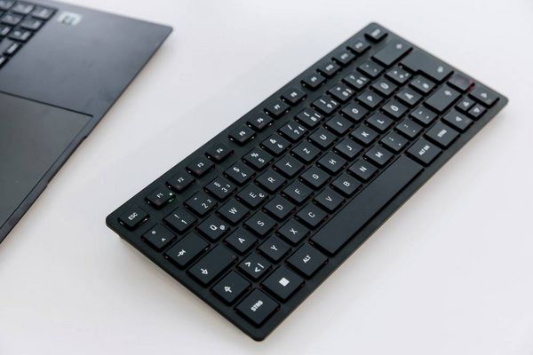 Produktbild: CHERRY KW 9200 MINI USB, Funk, Bluetooth&reg; Tastatur Deutsch, QWERTZ Schwarz Abnehmbares Kabel