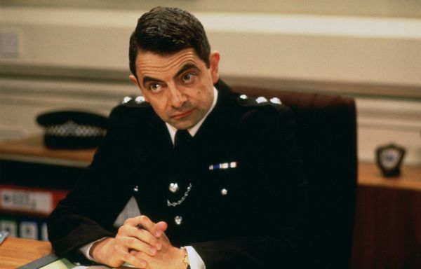 Produktbild: Inspektor Fowler - H&auml;rter als die Polizei erlaubt (The Thin Blue Line) / Die komplette 14-teilige Kulterie mit Rowan Atkinson (bekannt als &bdquo;Mr. Bean&ldquo;) (Pidax Serien-Klassiker) [2 DVDs]