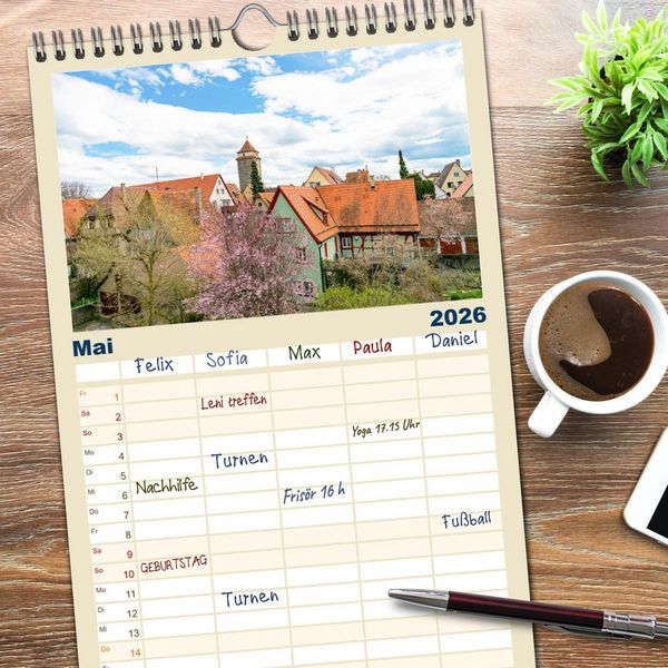 Produktbild: Familienplaner 2026 - Ein Spaziergang durch Rothenburg ob der Tauber mit 5 Spalten (Wandkalender, 21 x 45 cm) CALVENDO