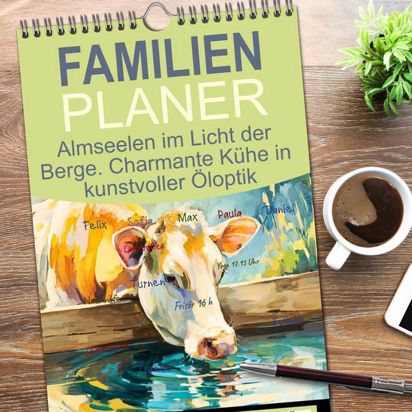 Produktbild: Familienplaner 2026 - Almseelen im Licht der Berge. Charmante K&uuml;he in kunstvoller &Ouml;loptik mit 5 Spalten (Wandkalender, 21 x 45 cm) CALVENDO