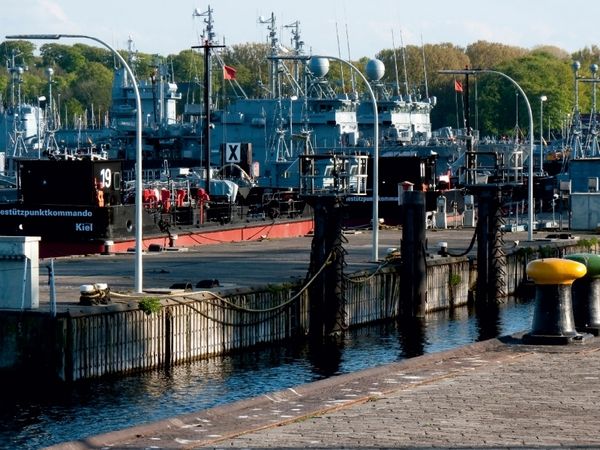 Produktbild: CALVENDO Puzzle Marinest&uuml;tzpunkt Kiel im Abendlicht | 1000 Teile Lege-Gr&ouml;&szlig;e 64x48cm Foto-Puzzle f&uuml;r gl&uuml;ckliche Stunden