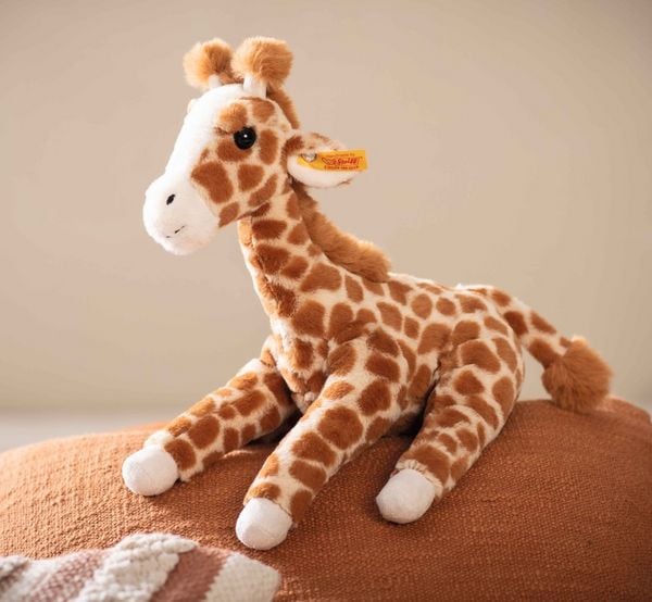 Produktbild: Steiff 067631 - Gina Giraffe, sitzend, Pl&uuml;sch, 25 cm