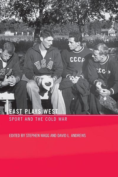 Produktbild: East Plays West