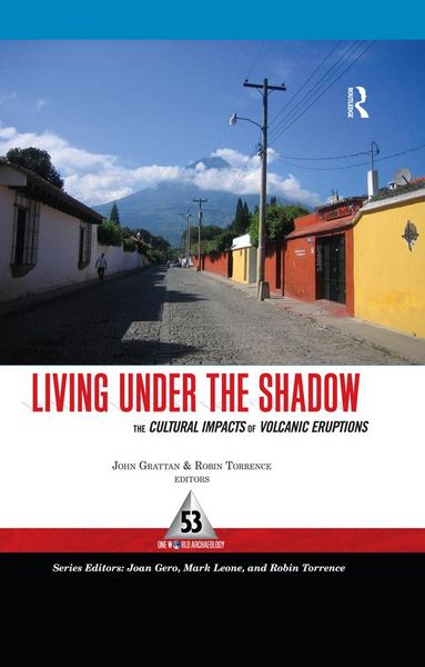 Produktbild: Living Under the Shadow