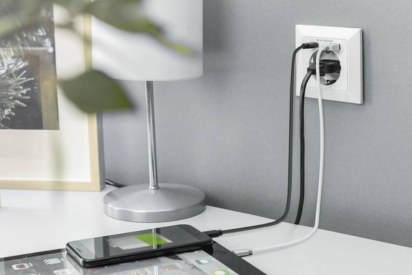 Produktbild: Digitus DA-70615 Unterputz-Steckdose mit USB Wei&szlig;