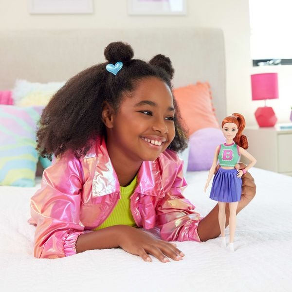 Produktbild: Barbie Fashionista Puppe im Jersey-Oberteil und Faltenrock